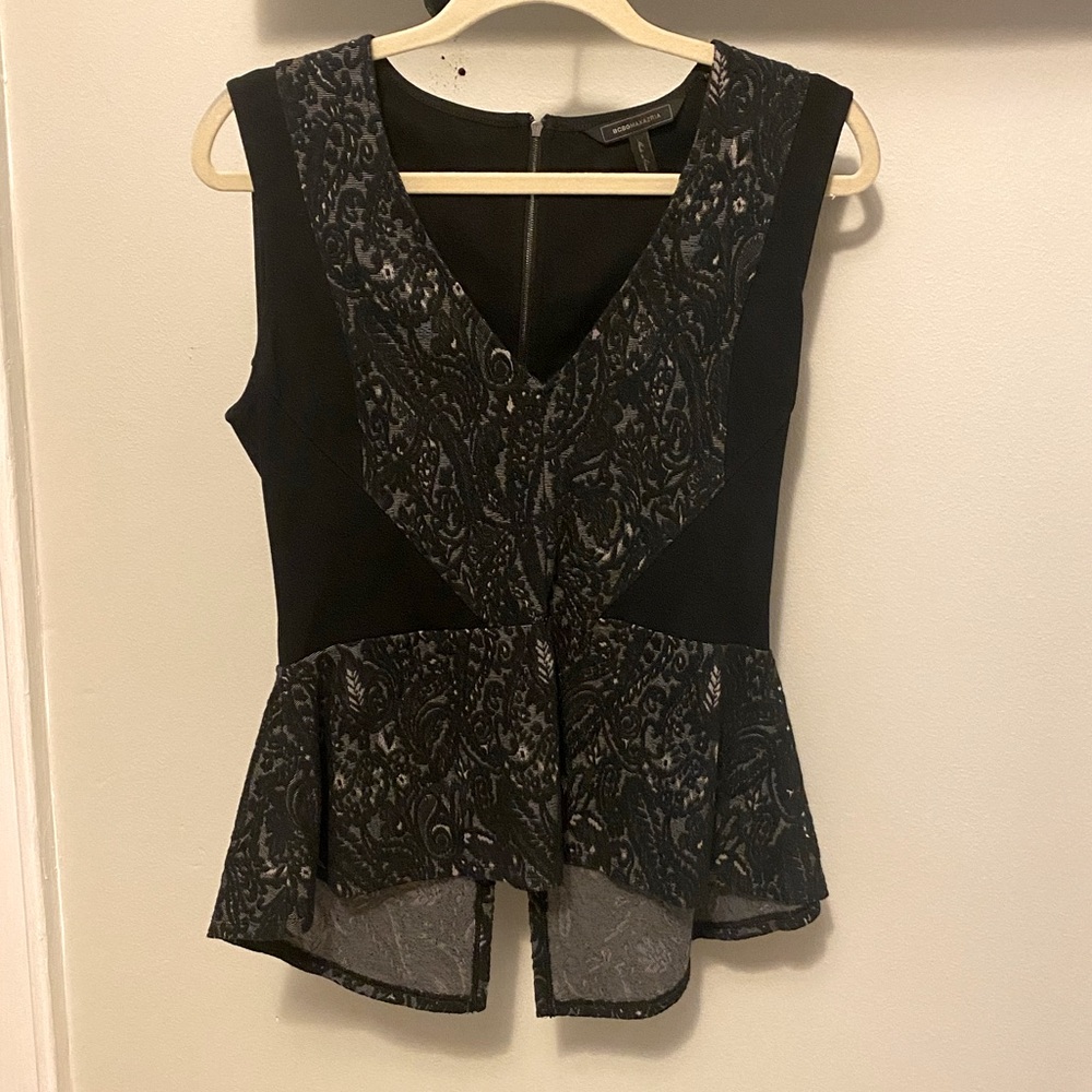 BCBG embroidered top. Size M.